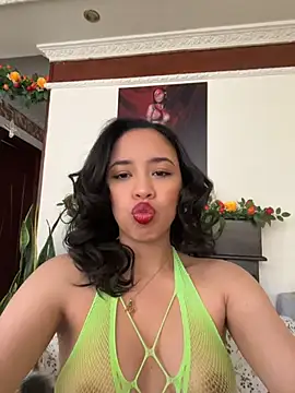Snapshot of Esmerald_1111 chatting on June 18, 1:05 pm Esmerald 1111 online show from June 18, 1:05 pm