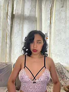 Snapshot of Esmerald_1111 chatting on July 4, 1:26 pm Esmerald 1111 online show from July 4, 1:26 pm