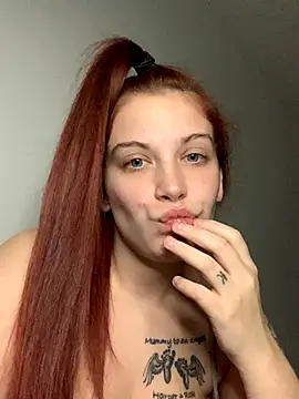 Snapshot of Curvy-little-red chatting on November 18, 11:26 pm Curvy-little-red online show from November 18, 11:26 pm