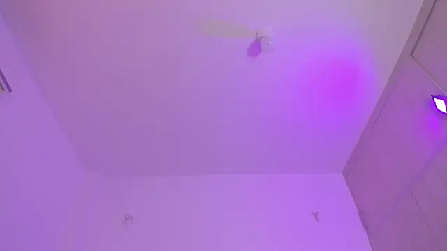 Snapshot of TINY_PEACH chatting on November 20, 11:33 am TINY PEACH online show from November 20, 11:33 am