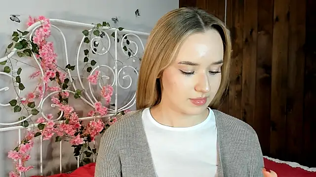 KristleKirst online show from November 18, 3:04 pm