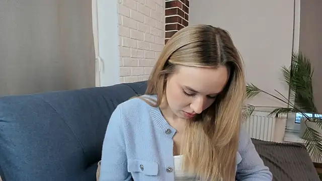 KristleKirst online show from November 24, 1:00 pm