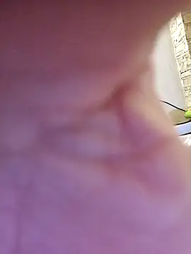 Snapshot of FARTSmilf chatting on December 1, 7:37 pm FARTSmilf online show from December 1, 7:37 pm