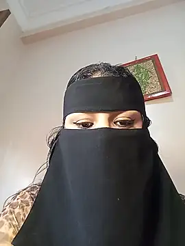 Snapshot of fati35flou chatting on June 26, 5:52 pm fati35flou online show from June 26, 5:52 pm