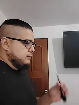 Snapshot of danna_thiago1 chatting on February 25, 2:28 pm danna thiago1 online show from February 25, 2:28 pm