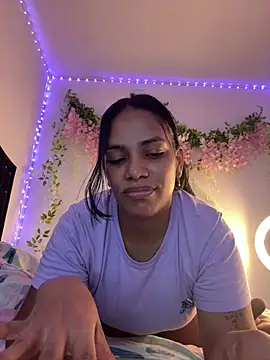 ArielleMillerr- online show from April 17, 5:27 pm