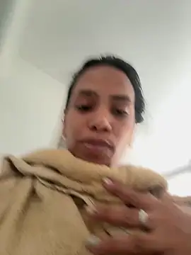 ArielleMillerr- online show from February 2, 5:45 pm