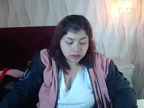 danna garza online show from December 1, 4:24 am