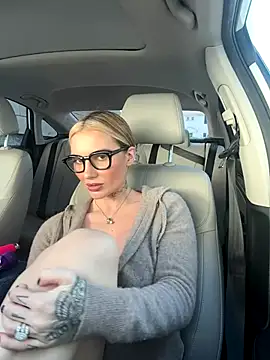 Slavic Woman Here online show from November 19, 6:19 pm