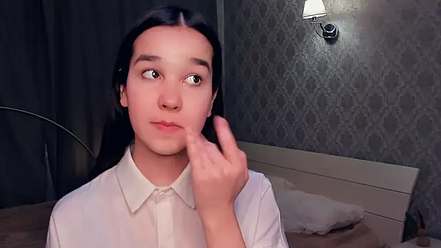 MeliaMelchiori online show from December 18, 9:18 pm