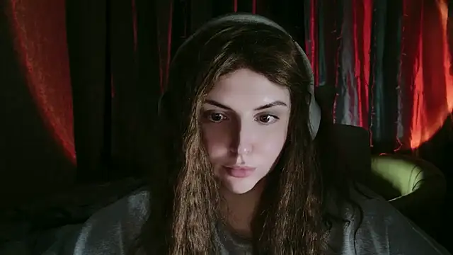 Snapshot of DaraSecret chatting on November 18, 1:10 am DaraSecret online show from November 18, 1:10 am