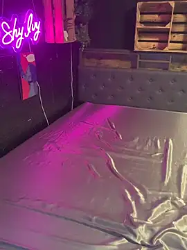 Shy-Ivy online show from December 18, 9:51 pm