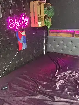 Shy-Ivy online show from March 7, 10:15 pm