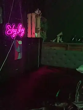 Shy-Ivy online show from April 9, 8:15 pm