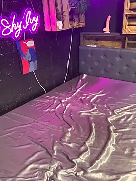 Shy-Ivy online show from November 30, 9:15 pm