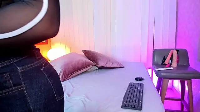 luna velvett  online show from January 8, 11:16 am