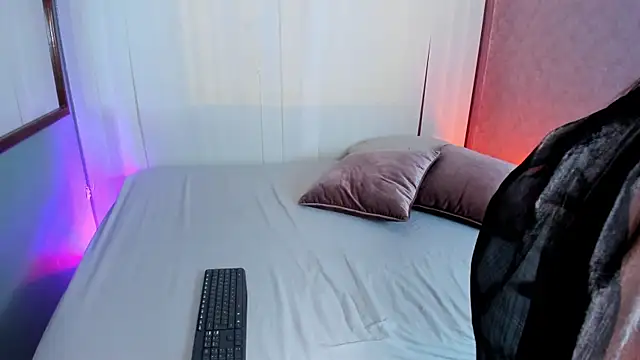 luna velvett  online show from December 18, 11:25 am