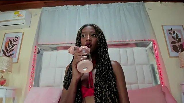 Snapshot of GhanimaWalter chatting on November 23, 1:32 pm GhanimaWalter online show from November 23, 1:32 pm