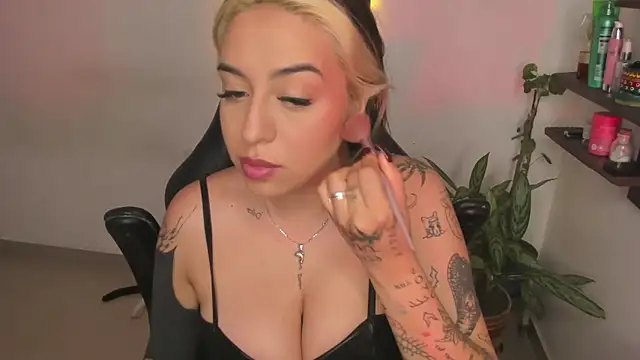 VeloraVyxen  online show from December 17, 12:43 pm