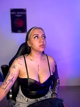 VeloraVyxen  online show from November 18, 8:23 pm