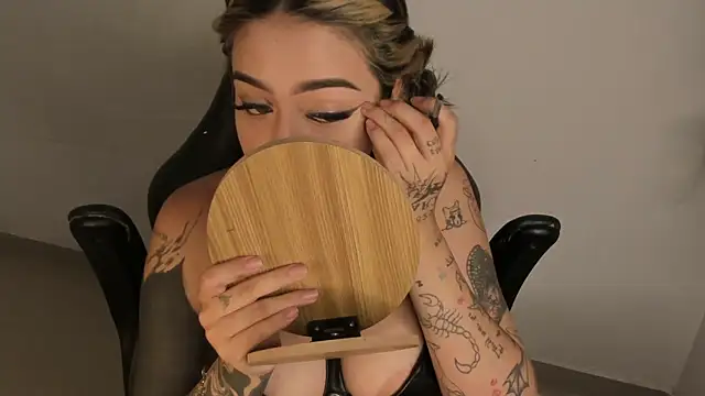 VeloraVyxen  online show from March 7, 1:27 pm