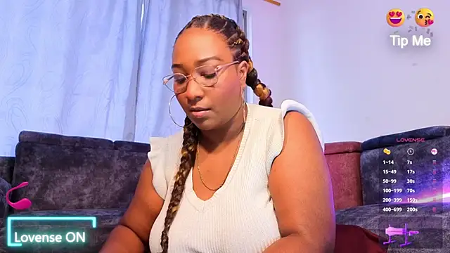 IssaNoirr online show from January 9, 2:02 pm