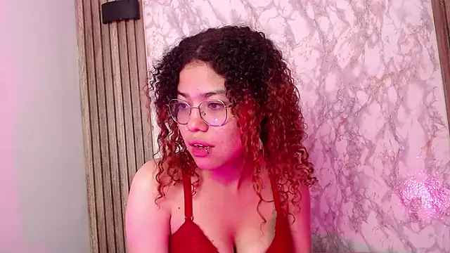 Snapshot of Annie_Chers chatting on November 18, 4:16 am Annie Chers online show from November 18, 4:16 am