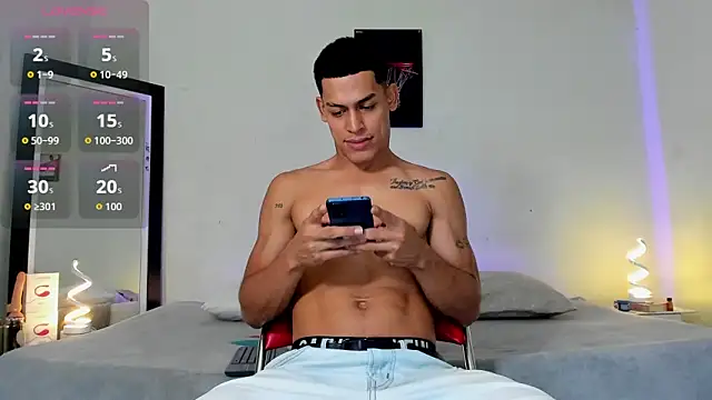 Snapshot of blorelopez chatting on June 21, 6:25 pm blorelopez online show from June 21, 6:25 pm