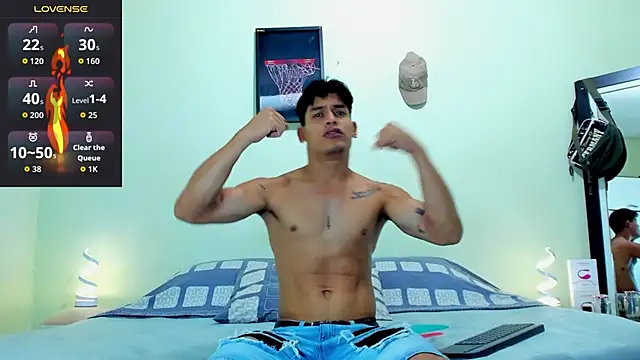 Snapshot of blorelopez chatting on March 19, 8:20 pm blorelopez online show from March 19, 8:20 pm