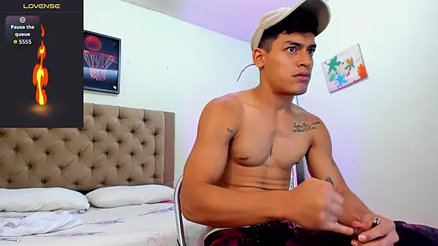 Snapshot of blorelopez chatting on February 21, 12:12 am blorelopez online show from February 21, 12:12 am