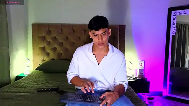 blorelopez online show from January 11, 2:51 am