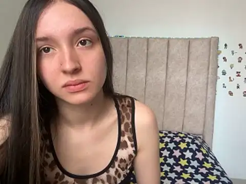 Snapshot of Glowsiren chatting on November 19, 2:28 pm Glowsiren online show from November 19, 2:28 pm