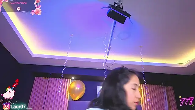 Lauroberts7 online show from March 10, 3:43 am