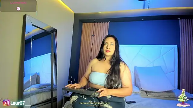 Lauroberts7 online show from December 17, 3:44 am