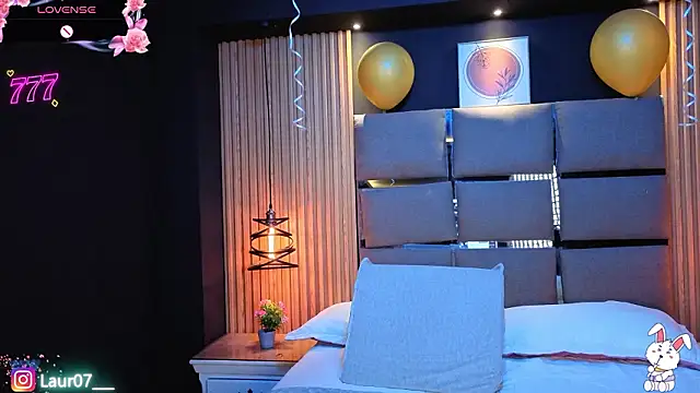 Lauroberts7 online show from March 20, 3:51 am