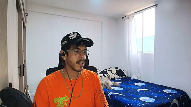 Snapshot of naitt_ chatting on November 24, 11:21 am naitt online show from November 24, 11:21 am