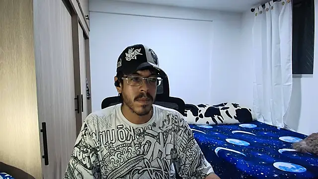 Snapshot of naitt_ chatting on November 28, 1:39 am naitt online show from November 28, 1:39 am