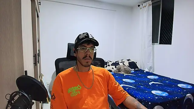 Snapshot of naitt_ chatting on November 24, 11:27 pm naitt online show from November 24, 11:27 pm