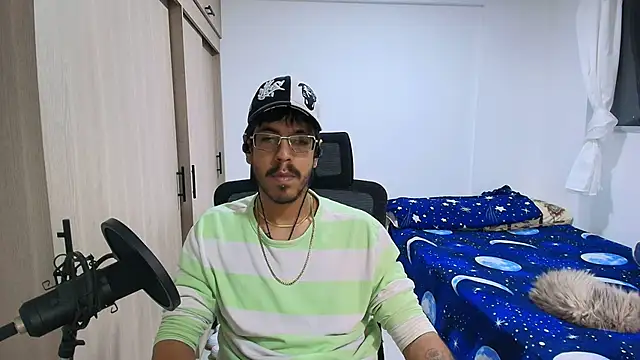 Snapshot of naitt_ chatting on November 22, 7:51 am naitt online show from November 22, 7:51 am