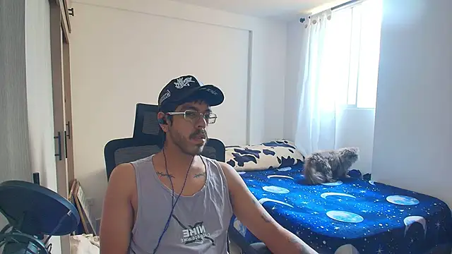 Snapshot of naitt_ chatting on November 23, 12:48 pm naitt online show from November 23, 12:48 pm