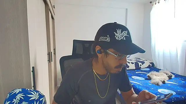 Snapshot of naitt_ chatting on November 29, 6:19 pm naitt online show from November 29, 6:19 pm