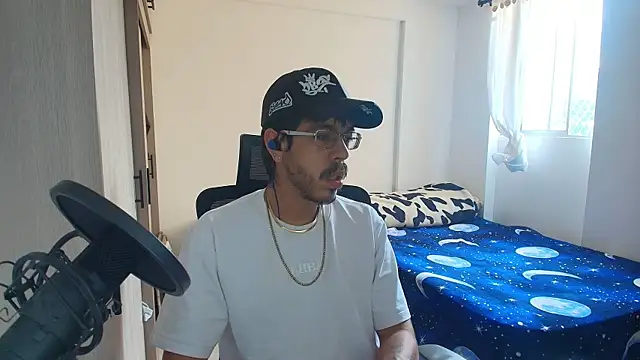 Snapshot of naitt_ chatting on November 25, 2:17 pm naitt online show from November 25, 2:17 pm