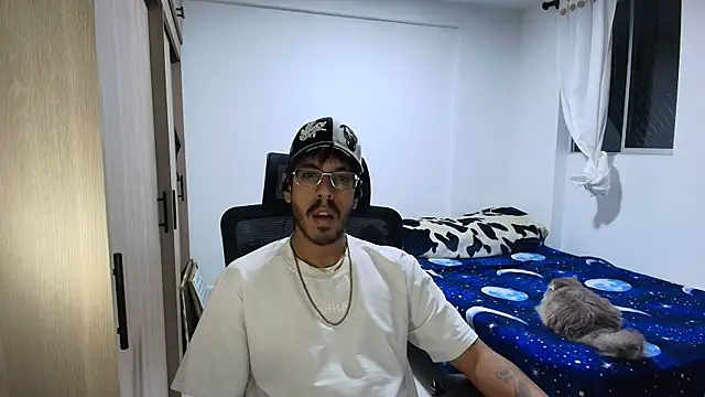 Snapshot of naitt_ chatting on November 26, 4:23 am naitt online show from November 26, 4:23 am