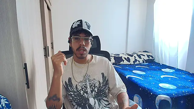 Snapshot of naitt_ chatting on November 28, 1:44 pm naitt online show from November 28, 1:44 pm