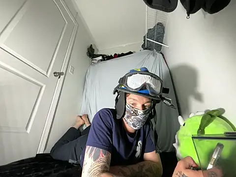 Snapshot of Jaxrouge chatting on November 18, 6:17 am Jaxrouge online show from November 18, 6:17 am