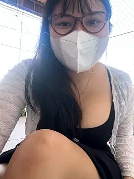 Snapshot of hide_from_colleagues chatting on January 12, 5:47 am hide from colleagues online show from January 12, 5:47 am