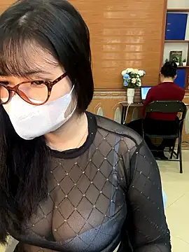 Snapshot of hide_from_colleagues chatting on January 14, 5:11 am hide from colleagues online show from January 14, 5:11 am