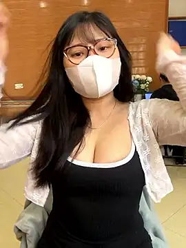 Snapshot of hide_from_colleagues chatting on January 10, 3:35 am hide from colleagues online show from January 10, 3:35 am