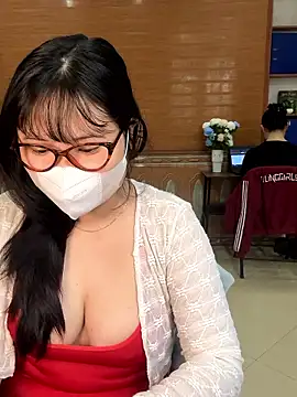 Snapshot of hide_from_colleagues chatting on January 13, 2:37 am hide from colleagues online show from January 13, 2:37 am