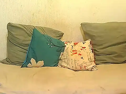 BrunetteNaomi8 online show from April 2, 10:38 pm